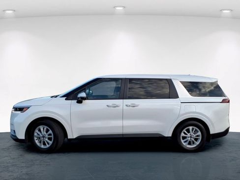 Used 2024 Kia Carnival LX FWD image 16