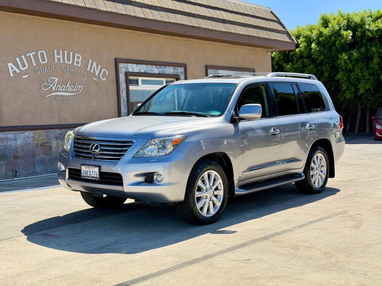 Used 2010 Lexus LX 570 4WD w/ Preferred Accessory Package image 1