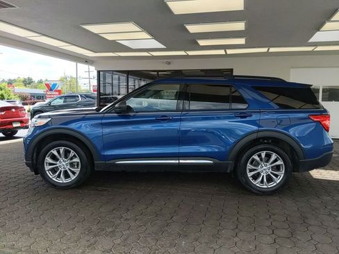 Used 2023 Ford Explorer XLT w/ Equipment Group 202A AWD/4WD image 11
