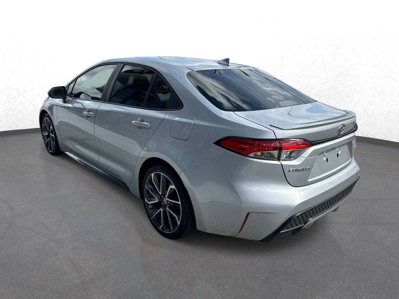 Used 2022 Toyota Corolla SE w/ SE Premium Package FWD image 5