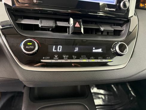 Used 2021 Toyota Corolla LE FWD image 18