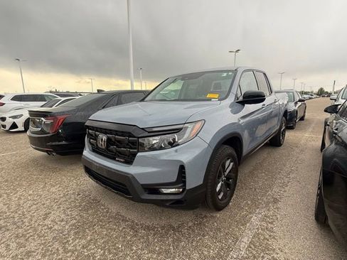Used 2025 Honda Ridgeline Sport image 3