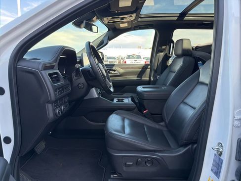 Used 2024 Chevrolet Suburban Z71 w/ Luxury Package AWD/4WD image 2