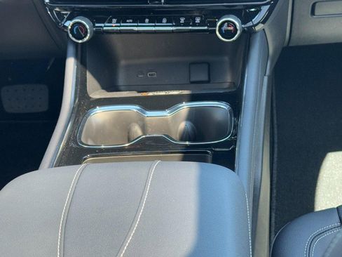 New 2026 Chevrolet Traverse LT w/ Sun and Wheel Package AWD/4WD image 30