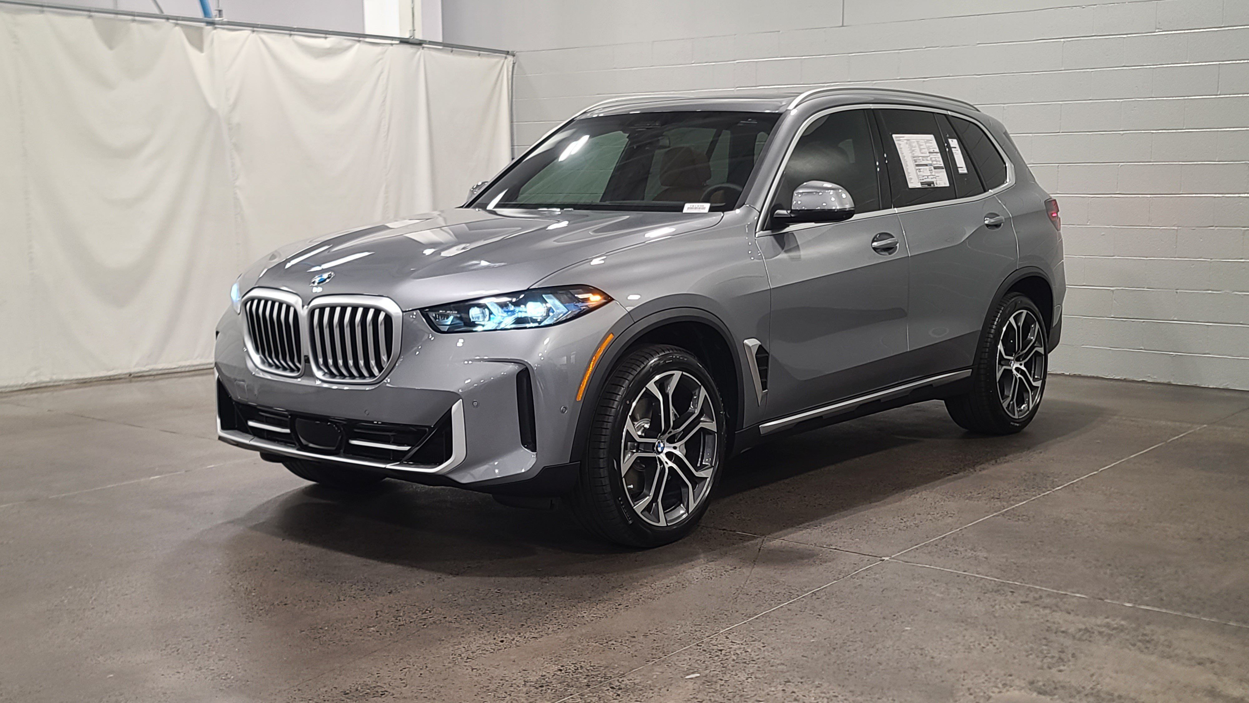 Used 2026 BMW X5 xDrive40i AWD/4WD image 3