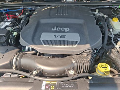 Used 2017 Jeep Wrangler Unlimited Sport w/ Quick Order Package 24S AWD/4WD image 27