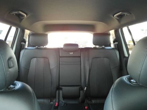 Used 2021 Mercedes-Benz GLB 250 w/ Premium Package image 31