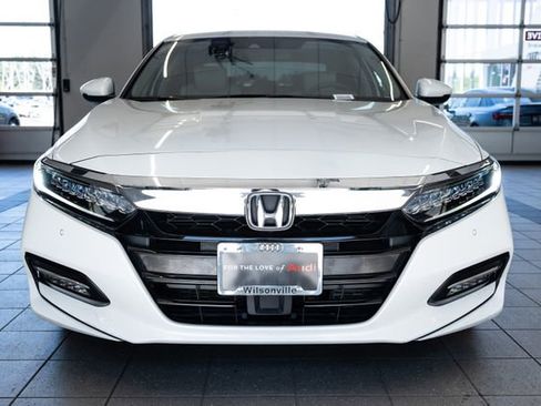 Used 2019 Honda Accord Touring image 2