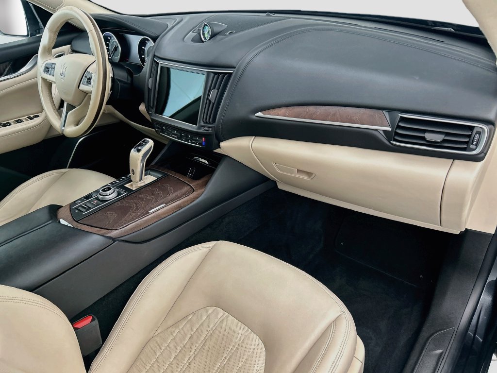 Used 2022 Maserati Levante GT AWD/4WD image 16