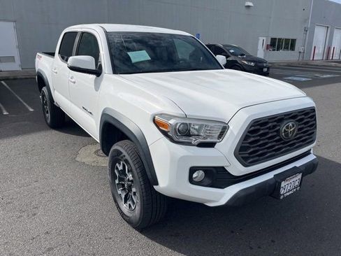 Used 2021 Toyota Tacoma TRD Off-Road w/ Technology Package image 3
