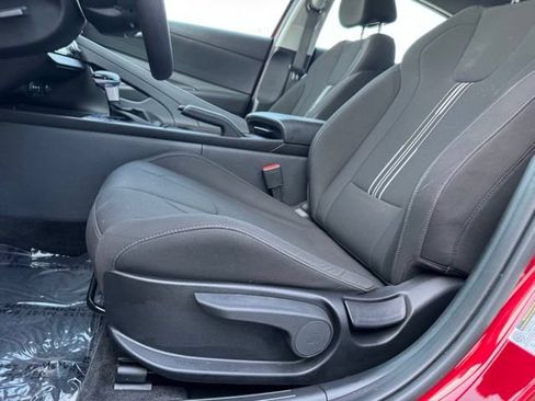 Used 2023 Hyundai Elantra SEL w/ Preferred Accessory Package FWD image 6
