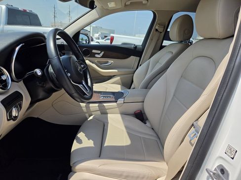 Used 2022 Mercedes-Benz GLC 300 w/ Premium Package Lite image 26