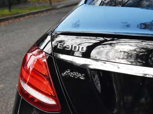 Used 2018 Mercedes-Benz E 300 E 300 image 38