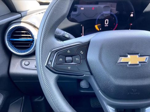 Used 2025 Chevrolet Trax LT FWD image 23