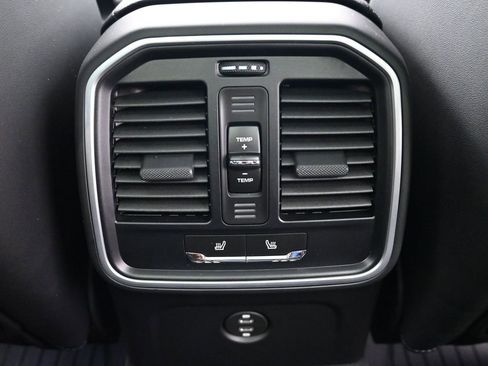 New 2026 Porsche Macan image 8