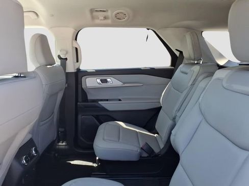 New 2026 Ford Explorer Active RWD image 7