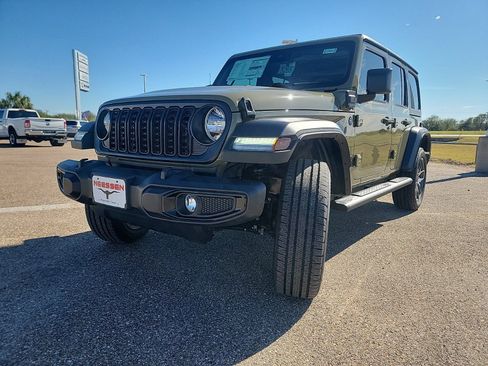 Used 2025 Jeep Wrangler Unlimited Sport S 4xe w/ Convenience Group AWD/4WD image 4
