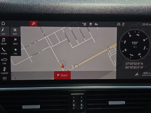 Used 2020 Porsche Cayenne AWD/4WD image 26