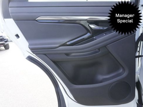 Used 2022 Land Rover Range Rover Evoque SE image 28