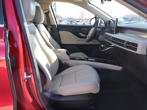 Used 2025 Lincoln Corsair FWD image 12