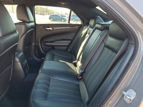 Used 2019 Chrysler 300 S image 9