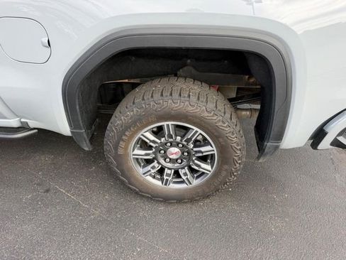 Used 2024 GMC Sierra 1500 AT4 w/ AT4 Preferred Package image 8