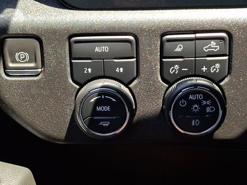 Used 2023 Chevrolet Silverado 1500 LTZ AWD/4WD image 23