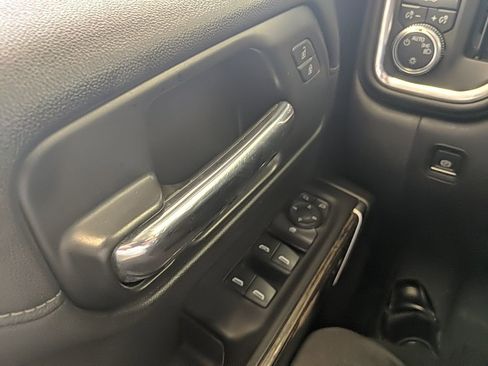 Used 2020 GMC Sierra 1500 SLE w/ SLE Value Package image 27