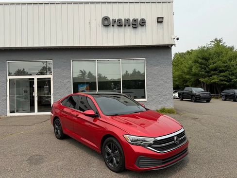 Used 2022 Volkswagen Jetta SE w/ Panoramic Sunroof Package FWD image 8