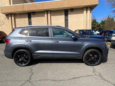 Certified 2023 Volkswagen Taos SE w/ Black Wheel Package image 2