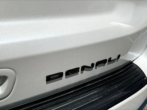 Used 2024 GMC Yukon Denali Ultimate AWD/4WD image 26