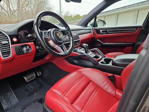 Certified 2021 Porsche Cayenne GTS AWD/4WD image 4