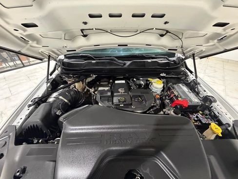 Used 2019 RAM 3500 Tradesman w/ Chrome Appearance Group RWD image 4