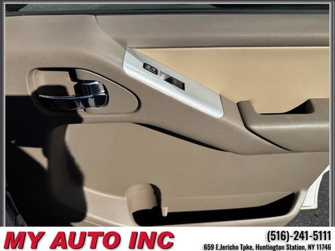 Used 2011 Nissan Pathfinder Silver AWD/4WD image 28