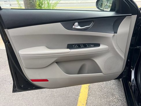 Used 2019 Kia Forte LXS FWD image 11