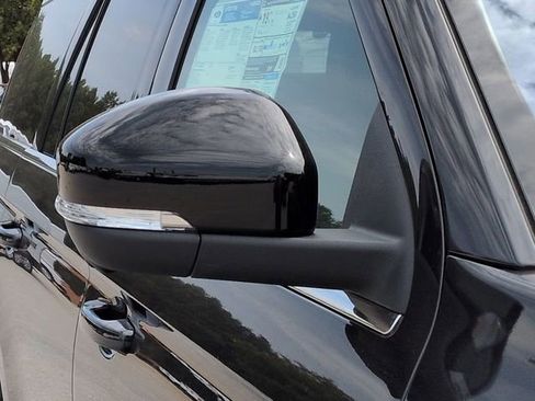 New 2025 Ford Expedition Active image 11