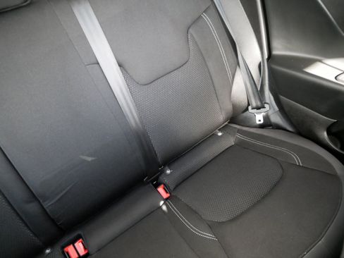 Used 2023 Jeep Renegade Latitude w/ Premium Group image 14