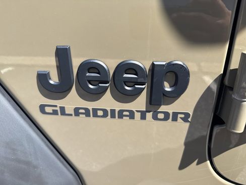 Used 2020 Jeep Gladiator Sport w/ Quick Order Package 24S image 28