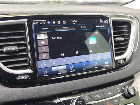 Used 2024 Chrysler Pacifica Touring-L FWD image 29