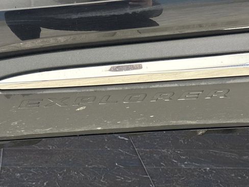 Used 2023 Ford Explorer Limited image 39