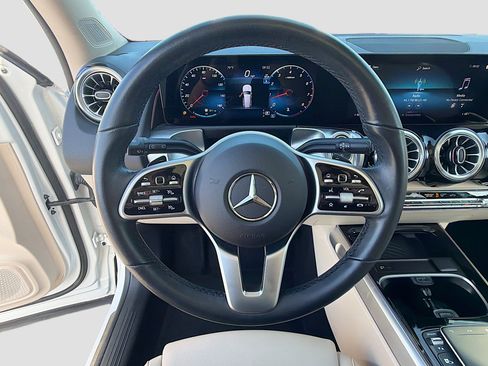 Used 2023 Mercedes-Benz GLB 250 image 40