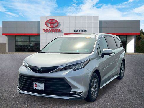 Certified 2023 Toyota Sienna XLE FWD image 2