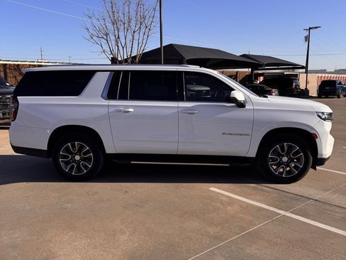 Used 2021 Chevrolet Suburban LT w/ LT Signature Plus Package image 9