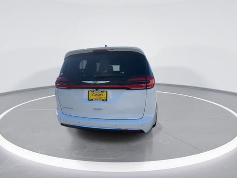 New 2026 Chrysler Pacifica Select image 7