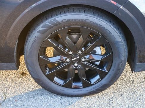 Used 2024 Kia Carnival SX image 12