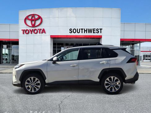 Used 2022 Toyota RAV4 XLE Premium image 3
