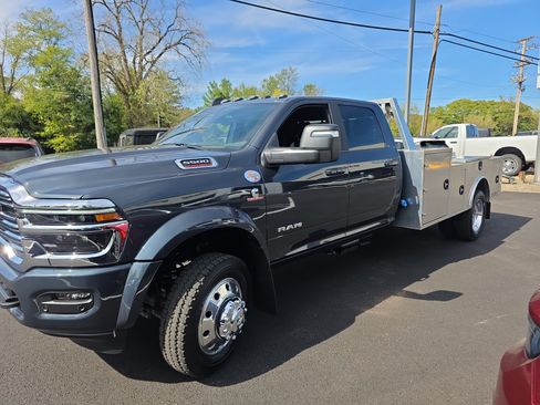 New 2026 RAM 5500 Laramie w/ Laramie Trim Package image 19