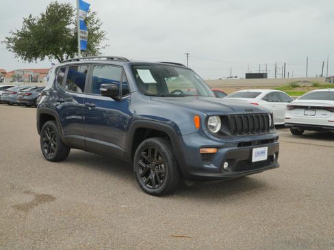 Used 2023 Jeep Renegade Altitude w/ Convenience Group I AWD/4WD image 3