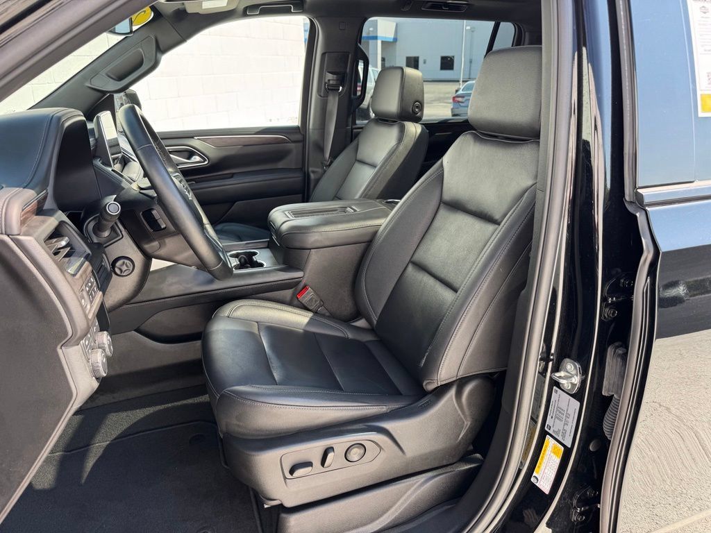 Used 2024 Chevrolet Suburban Z71 w/ Luxury Package AWD/4WD image 20