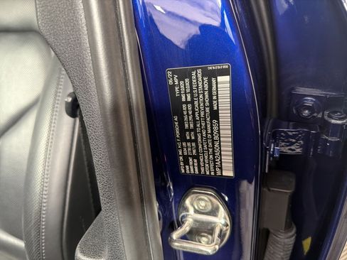 Used 2022 Porsche Macan w/ Premium Package Plus image 29